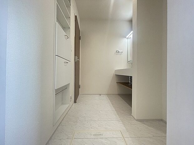 お風呂に入る前、心も体もふっと一息つける「静けさの入り口」。 