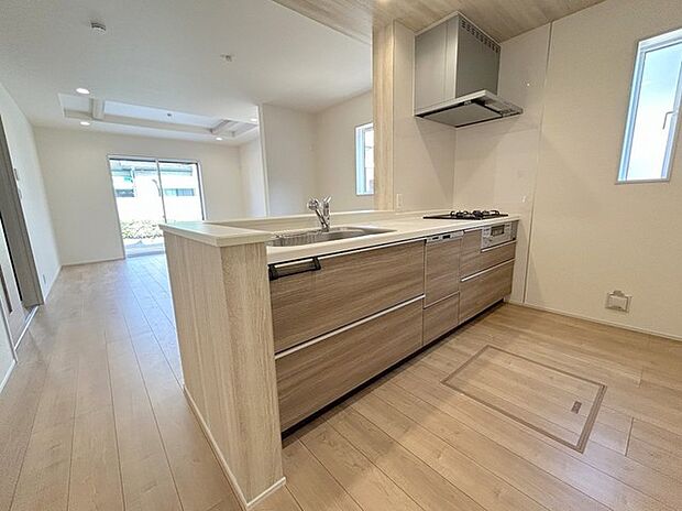 料理をしながらでも、ご家族との会話を楽しめる対面キッチン。