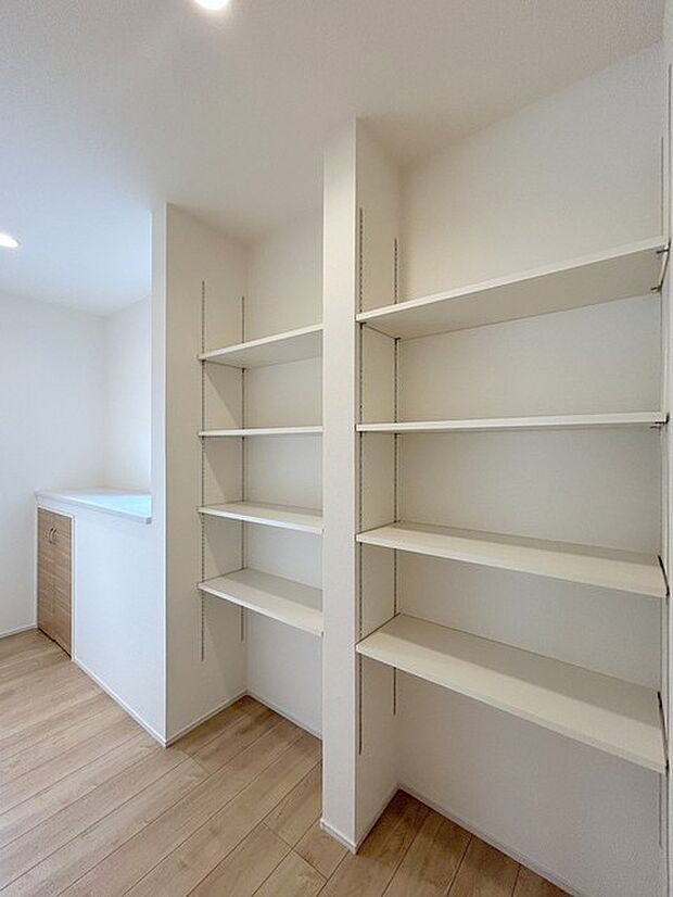 キッチンに立つ楽しみがグッと上がるパントリー。現地でイメージトレーニングしてみましょう。