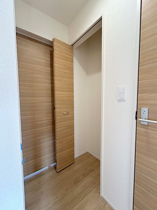 全居室はもちろん、共用スペース収納もあり、すっきり片づけて広く使えます。 