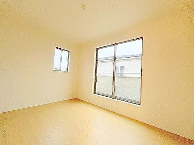 南から明るい光が射し込む、陽だまりの空間。 