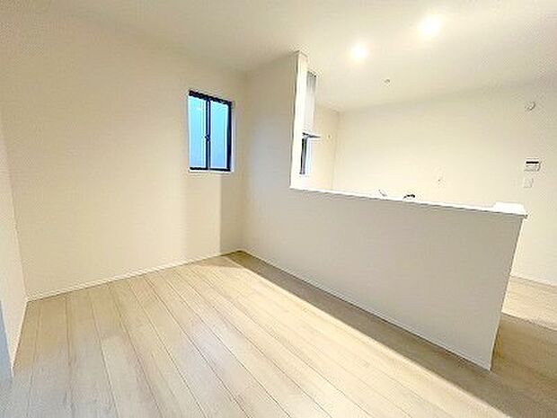 ご家族みんながゆったりくつろげる広々リビング。