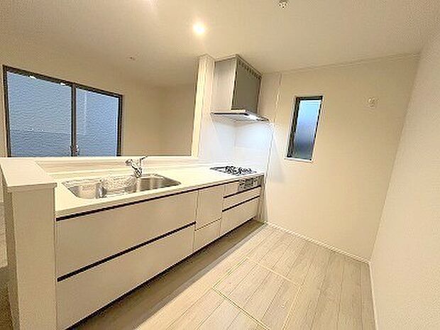 料理をしながらでも、ご家族との会話を楽しめる対面キッチン。