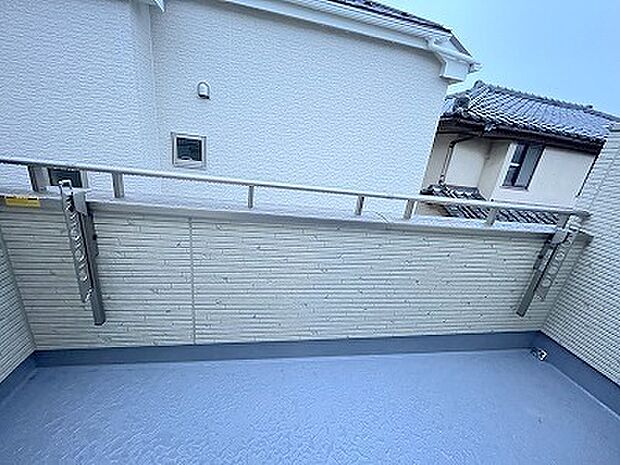 南向きバルコニーでお洗濯ものはいつもカラッと乾きます。