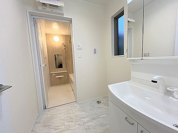 お風呂に入る前、心も体もふっと一息つける「静けさの入り口」。