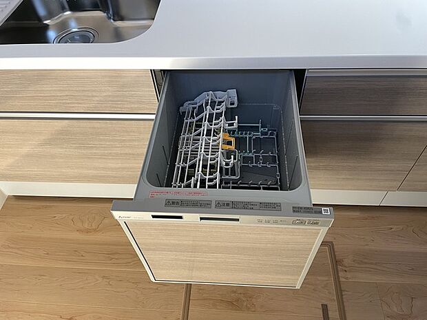 環境にも手にも優しい、食器洗乾燥機付のキッチン。 