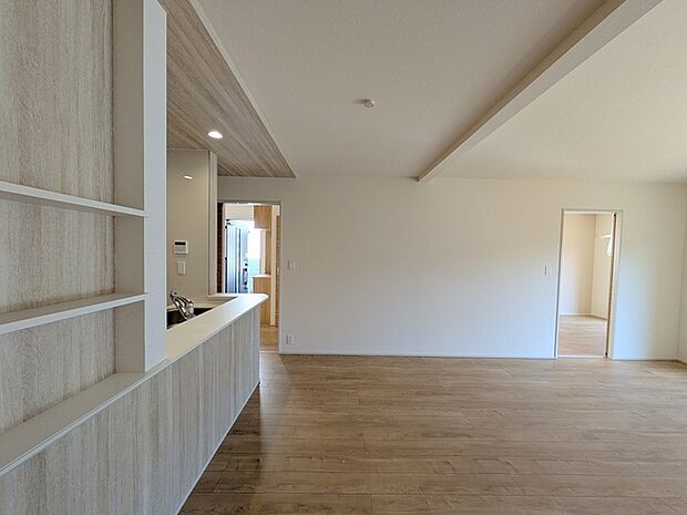 ご家族みんながゆったりくつろげる広々リビング。 