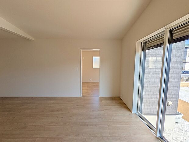 ご家族みんながゆったりくつろげる広々リビング。 