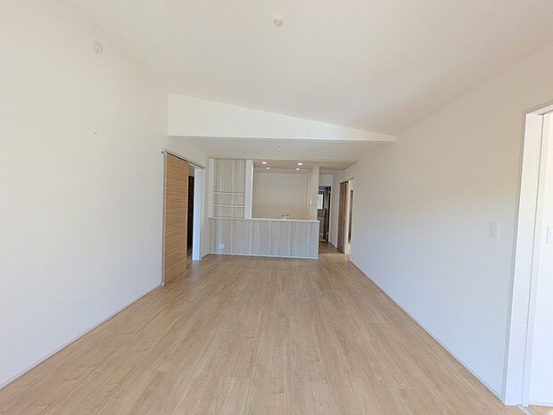 快適性とゆとりをデザインしたリビングは、広々した18帖。 