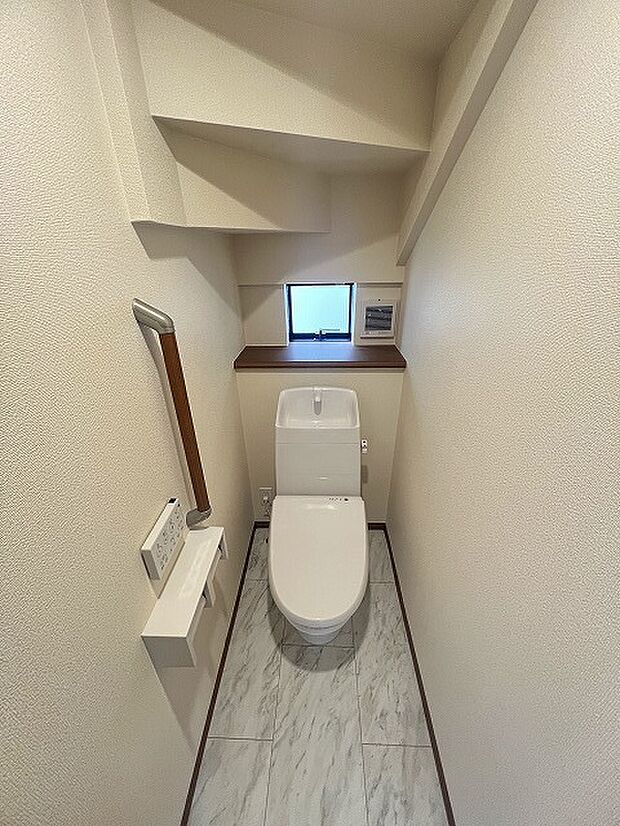 ウォシュレット機能付き。憩いの場としてひそかに注目度の高いお手洗いにもご注目ください。