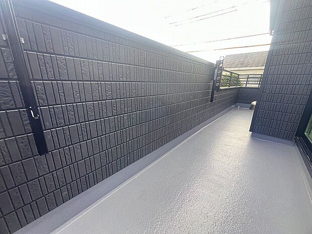 南向きバルコニーでお洗濯ものはいつもカラッと乾きます。 