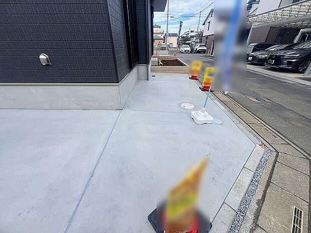 駐車場は2台まで駐車可能。マイカーの車幅もお確かめください。 