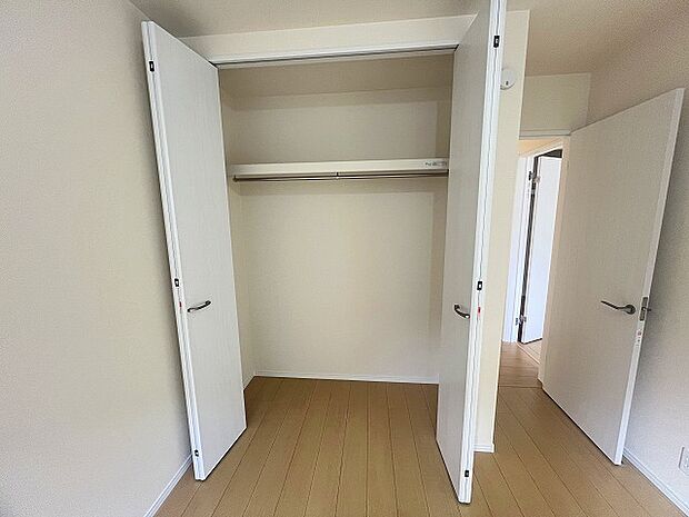 たっぷりの収納スペースで快適に暮らせそう。