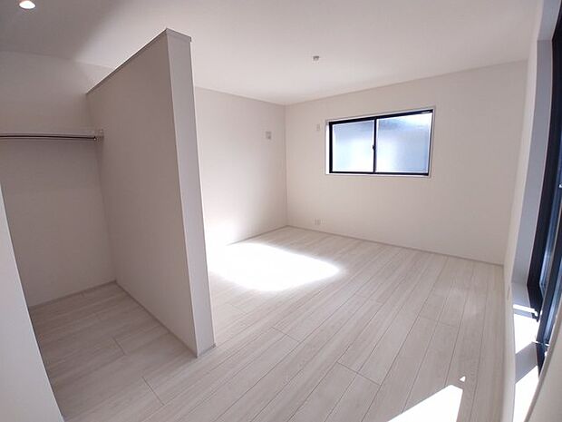 太陽の恵みを感じる、温もりと明るさにあふれたお部屋。 