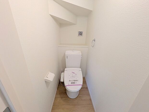 注目度の高いお手洗い。ちゃんとウォシュレット機能ついてます。 