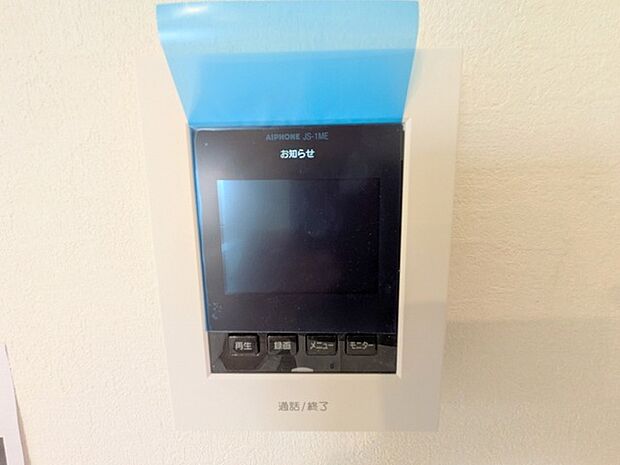 来客がカラーでわかるインターフォン。防犯面においてカメラがあることは嬉しいですね。