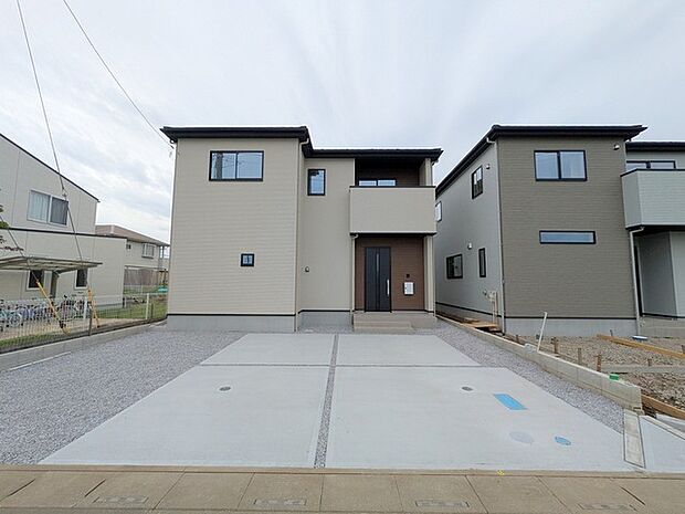 並列2台駐車可能な、ゆとりのカースペースがここに。