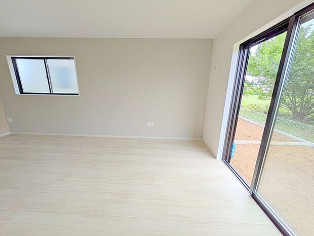 南から明るい光が射し込む、陽だまりの空間。