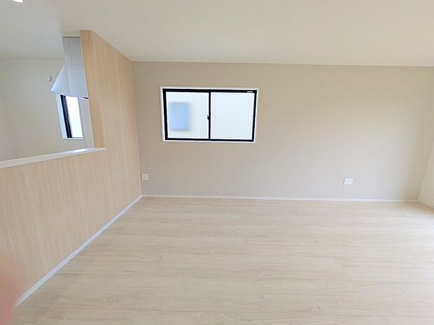 ご家族みんながゆったりくつろげる広々リビング。