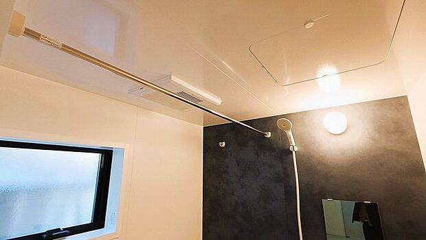 お洗濯ものもカラッと乾くのがうれしい、浴室乾燥機。換気機能も良好なので、その快適さにびっくりすると思います。 