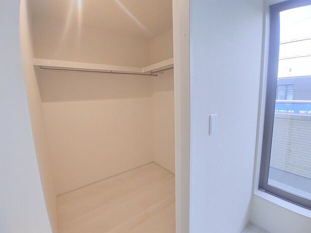 たっぷりの収納スペースで快適に暮らせそう。