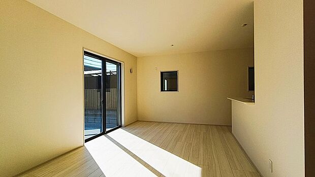 朝から日差しいっぱい、 早起きしたくなるLDK。