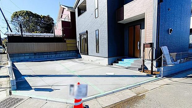 セカンドカーにも便利、駐車2台可の敷地。