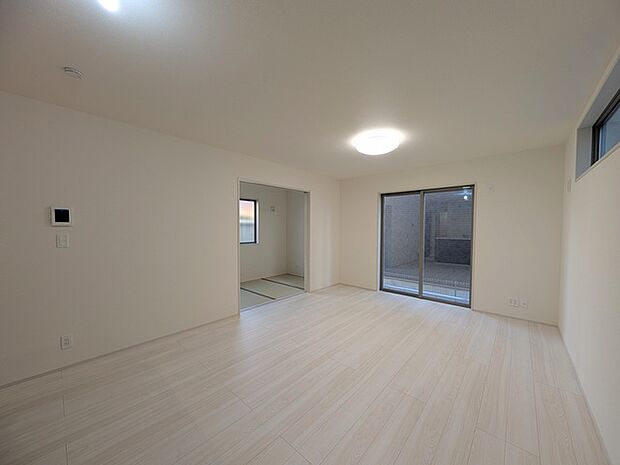 開放感と採光にこだわった、16帖のLDK。