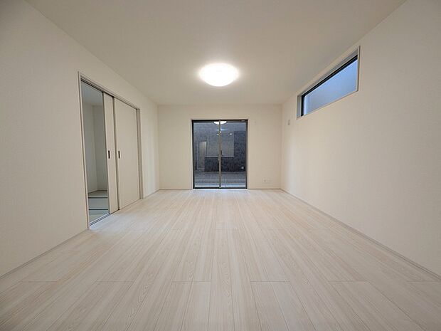 リビングは家具の配置も思いのまま。自由度が高い設計です。