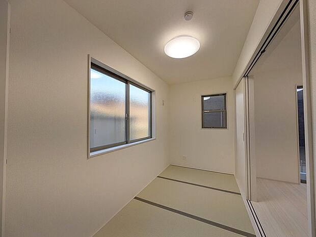 お子様にとっていいお昼寝空間になる和室は、ぜひリビングのお隣で。