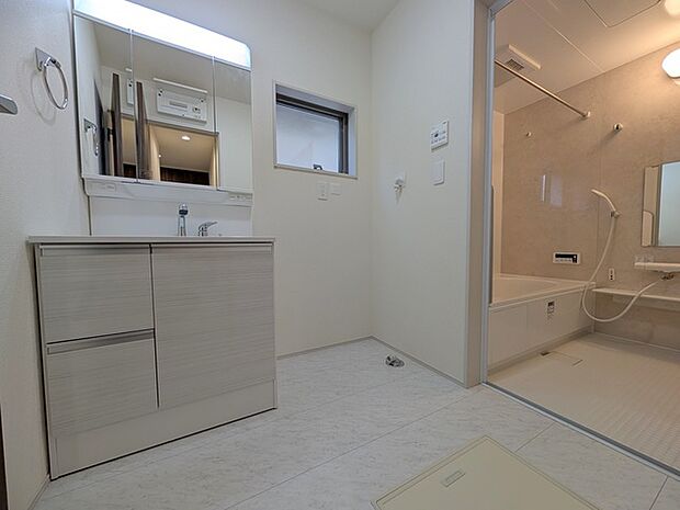 お風呂に入る前、心も体もふっと一息つける「静けさの入り口」。