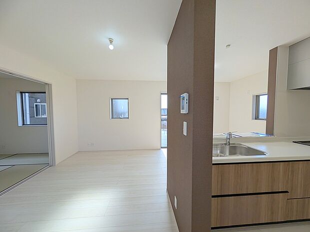 ご家族みんながゆったりくつろげる広々リビング。