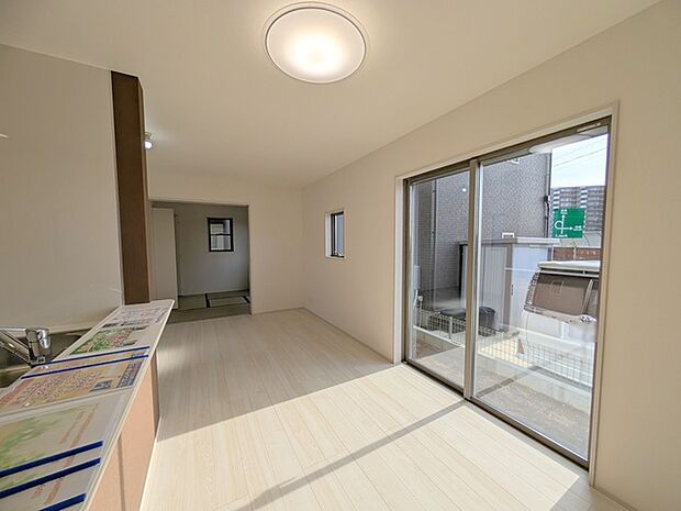 太陽の恵みを感じる、温もりと明るさにあふれたお部屋。 