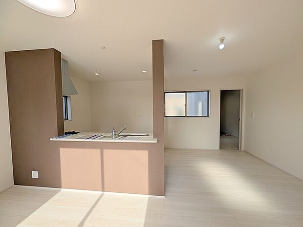 家族が自然に集りそうな広さが魅力のＬＤＫ。 