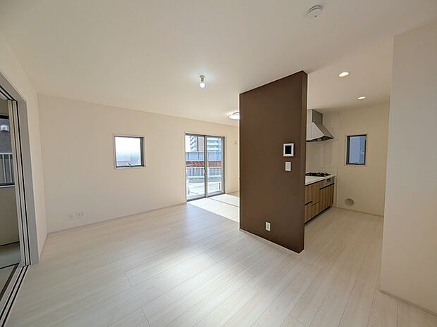 快適性とゆとりをデザインしたリビングは、広々した15帖。