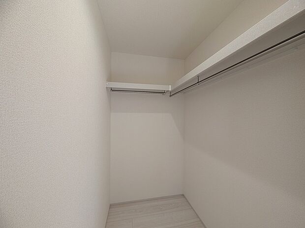 多趣味のご家族にも嬉しい、ウォークインクローゼット。