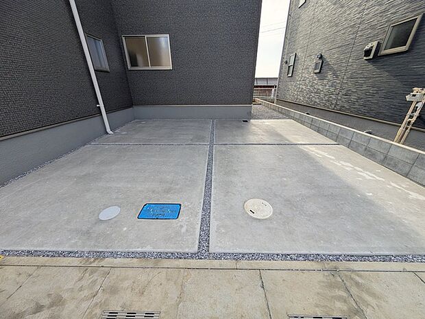並列2台駐車可能な、ゆとりのカースペースがここに。