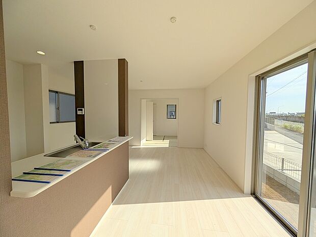 たっぷりの陽光に包まれる明るい住まいが、ここにあります。