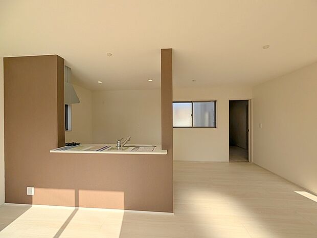 開放的なこの空間がお客様をお出迎えします。LDKは15帖。