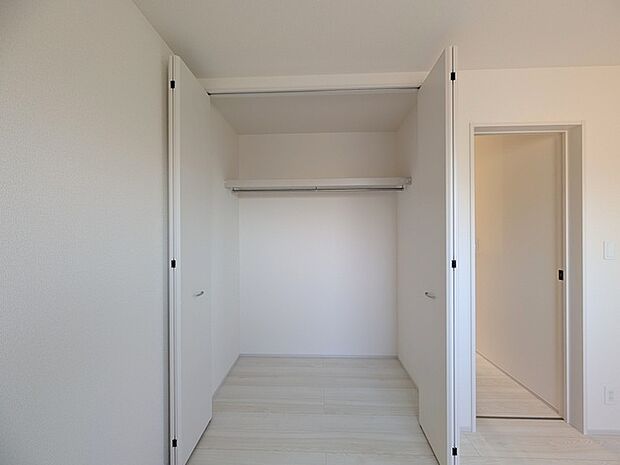 全居室収納スペース付きの物件です。 