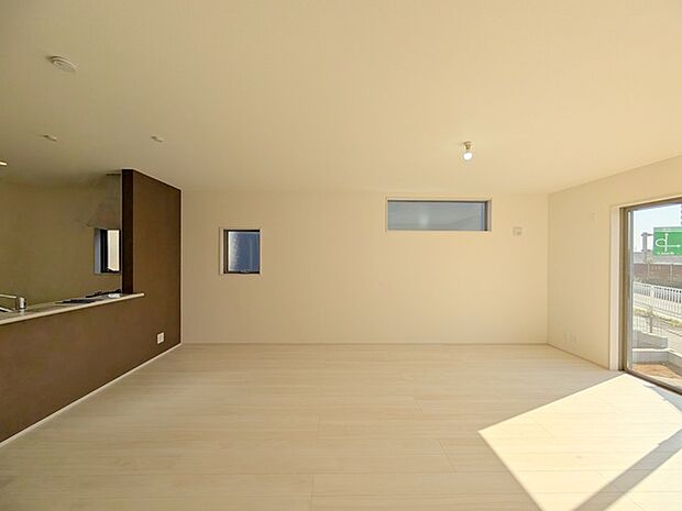 ご家族みんながゆったりくつろげる広々リビング。