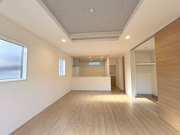 リビングは家具の配置も思いのまま。自由度が高い設計です。 