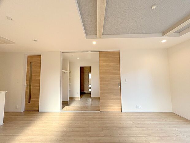 快適性とゆとりをデザインしたリビングは、広々した18帖。 