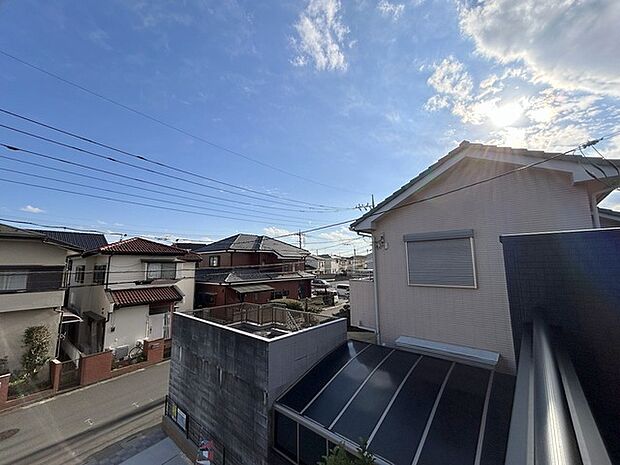 閑静な住宅地で、小さなお子様がいるご家族にも安心。 