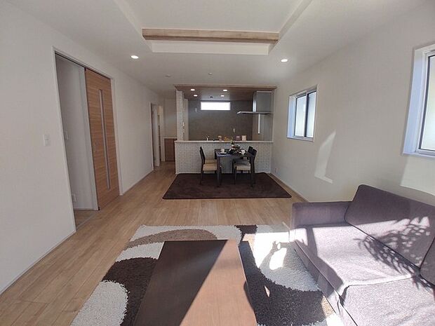 リビングは家具の配置も思いのまま。自由度が高い設計です。 