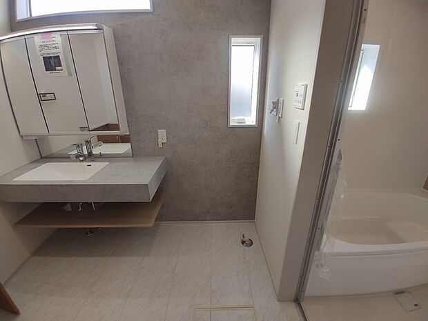 お風呂に入る前、心も体もふっと一息つける「静けさの入り口」。 