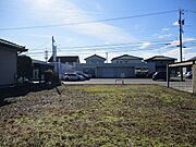 向かいの建物とは距離があるので開放感があります♪