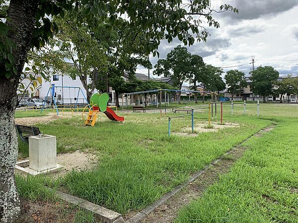 長柄第一街区公園はすぐ近く。（約100ｍ）