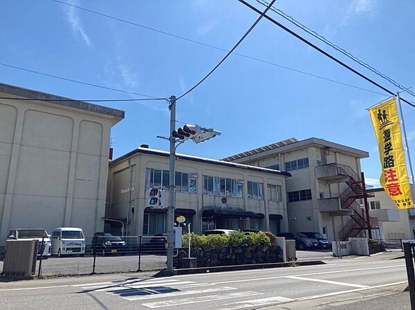 河瀬小学校　徒歩5分