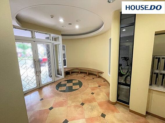 エントランスホ...